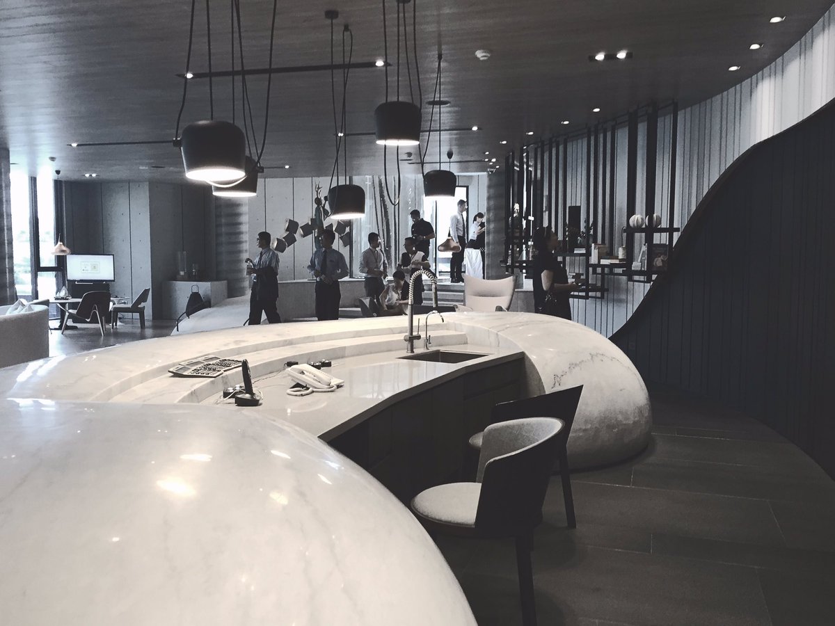 Openspace 👀
#architecture #architecturedesign #建物 #Building #Interiordesign #design #Luxury #bar #light #stone #house #followme #taiwan