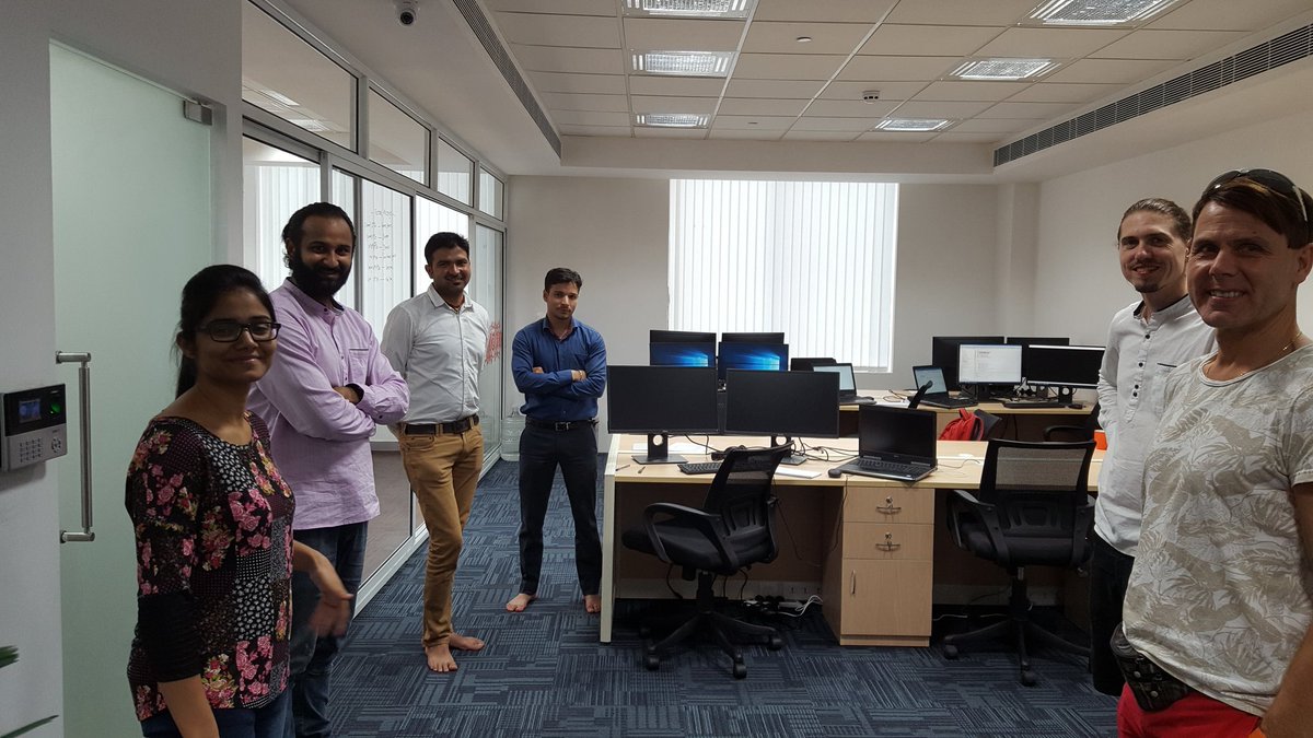 bjornlunden_se's tweet photo. Dagsfärskt foto av de första anställda på nya dotterbolaget i Chandigarh. VD-besök men alla är ändå barfota förstås. https://t.co/xCBVmyYxJy