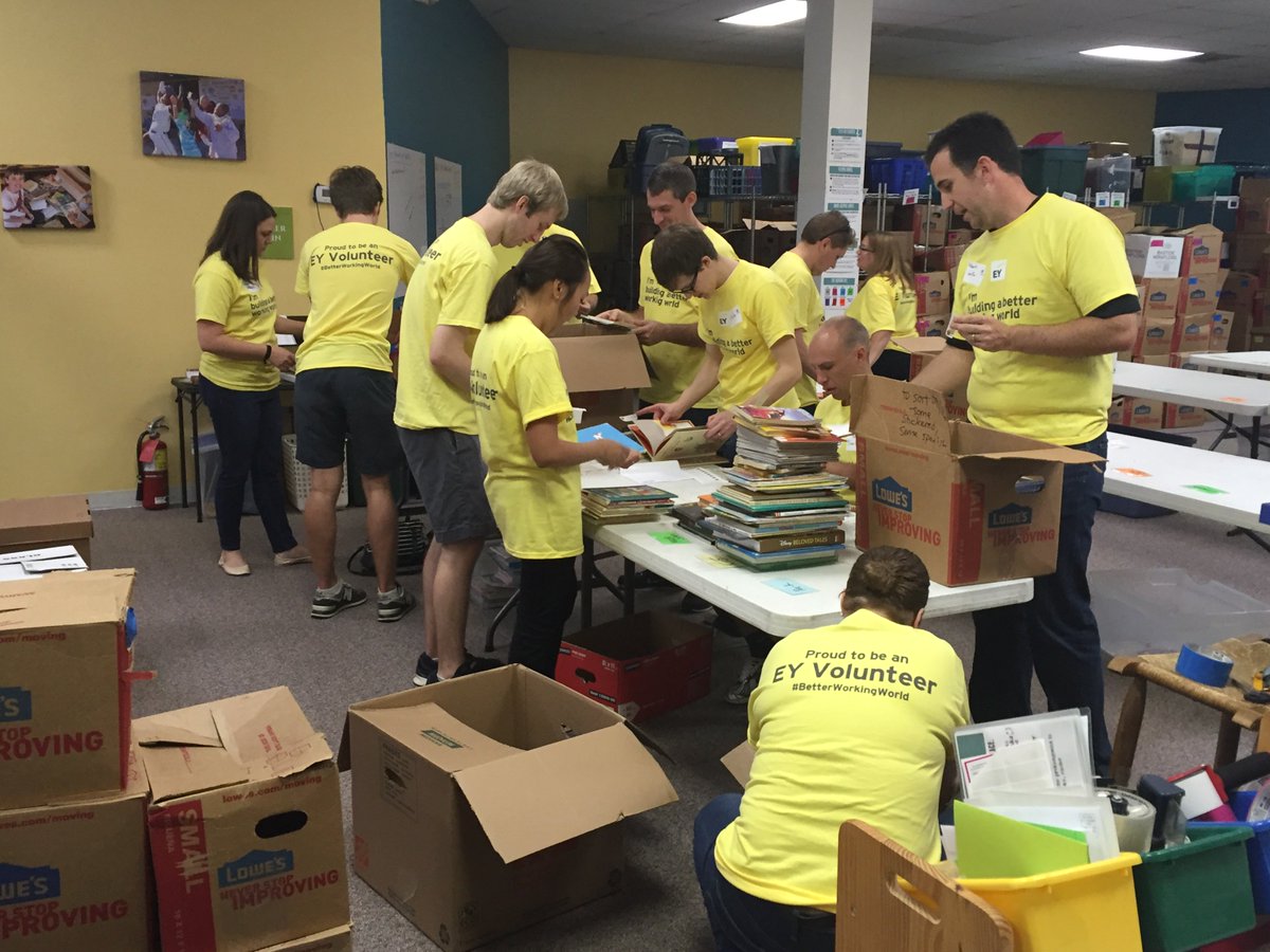 UWTriangle's tweet photo. Cheers to all 200 @EYnews volunteers &amp; hosts @FoodBankCENC, @Book_Harvest, @KraftFamilyYMCA &amp; RAM Academy #uniting4good #BetterWorkingWorld https://t.co/VCgYEAwJP8