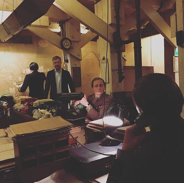 pelshTV's tweet image. 1941.Налёт немцев на Лондон. Подземный штаб, куда стекается информация об отражении налёта.Но, чёрт возьми, что там делает Пельш? #Transneft