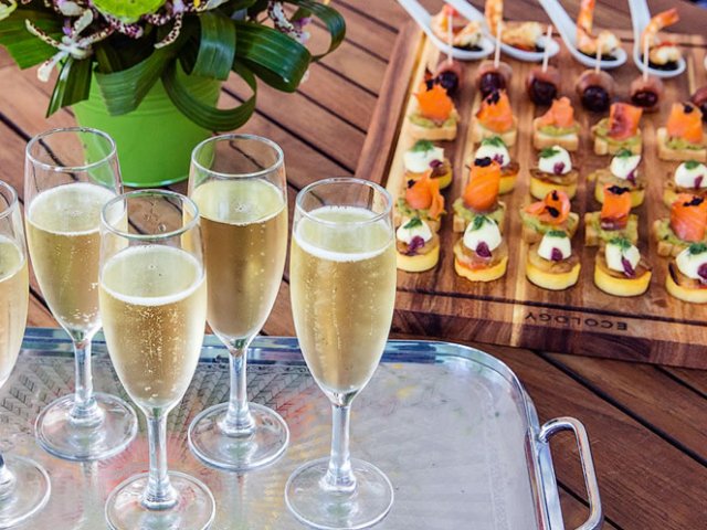VisitSPC's tweet photo. RT by 9pm for a chance to win two 2 tickets to the posh Sunset Lounge Experience by @ChilloungeNight at @TWResorts on Oct 8! #WinAMPlified https://t.co/3I7QcSRg17