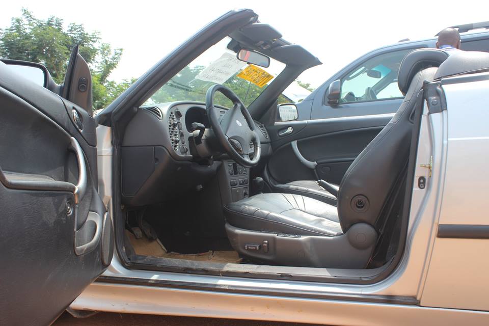 SlomoAutoSales's tweet image. SAAB convertible 1999
2.0ltr engine,leather seats,manual transmission,CD player,4 air bags,4seater,soft top,power windows,15" alloy wheels