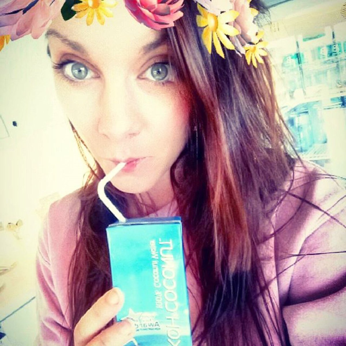 Wild Friday drinks 🍸 Actually really looking forward to a night in, to completely chill out, with a nice glass of coconut water
#kohcoconut