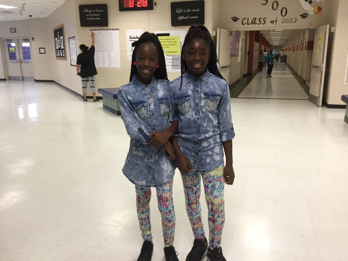 PrincipalFraz's tweet photo. #MMSHomecoming week-Twin DAY at MMS! https://t.co/AoWRoreiG3