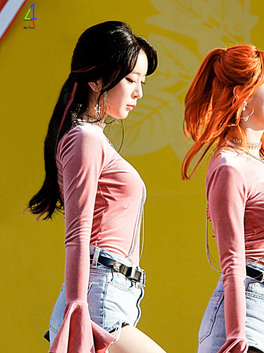 147_Company's tweet photo. 161003 대한민국 인삼대축제 #달샤벳 #아영 by SinC @shabet_Ayoung https://t.co/UWMeoBsAZ8