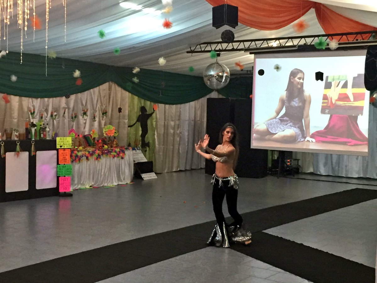 GissiKeller's tweet photo. sábado show en Montecarlo #15deVicky 😁👏💖💃🎉 https://t.co/UXBA6eEnjX