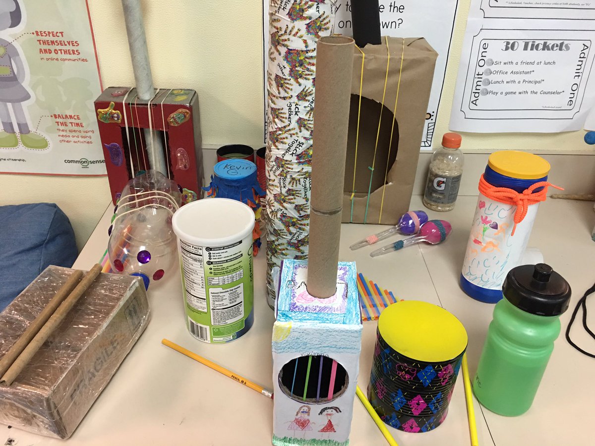 kt_techr's tweet image. Second Graders learning about sound energy.#dweeagles #homemadeinstruments