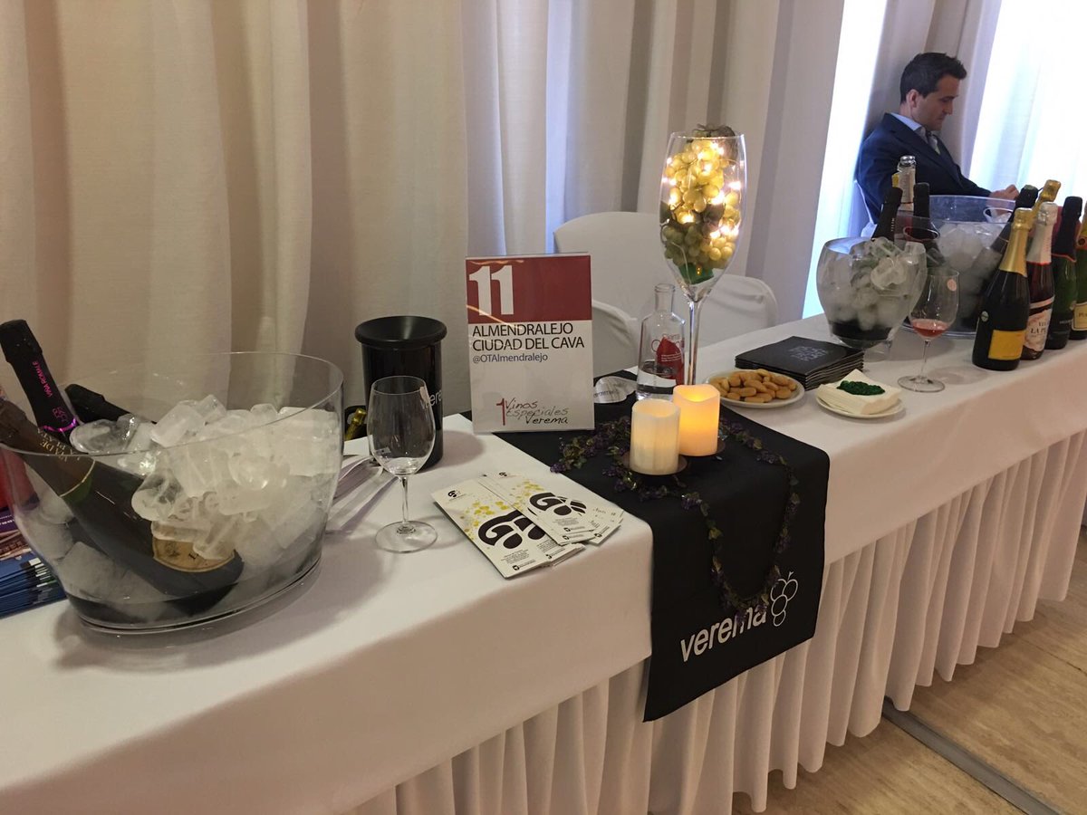 #Almendralejo en el Salón #VeremaVinosEspeciales #Madrid <a href="/Verema/">Verema</a> <a href="/BodegasRomale/">Bodegas Romale</a> <a href="/RVRibGuadiana/">RV Ribera Guadiana</a> <a href="/AlcaldiaAlm/">Ayuntamiento Almendralejo</a> #extremadura