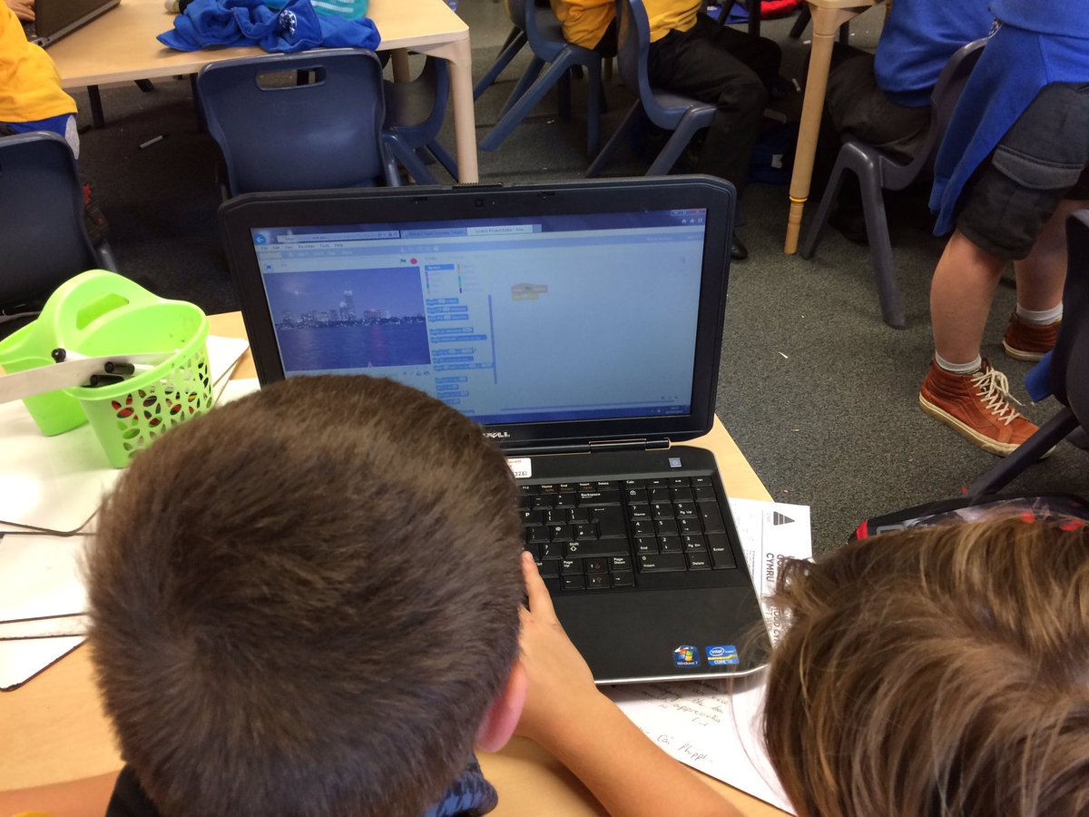 MrAKnottTreg's tweet image. Clwb TGCh yn arbrofi gyda @scratch #codio