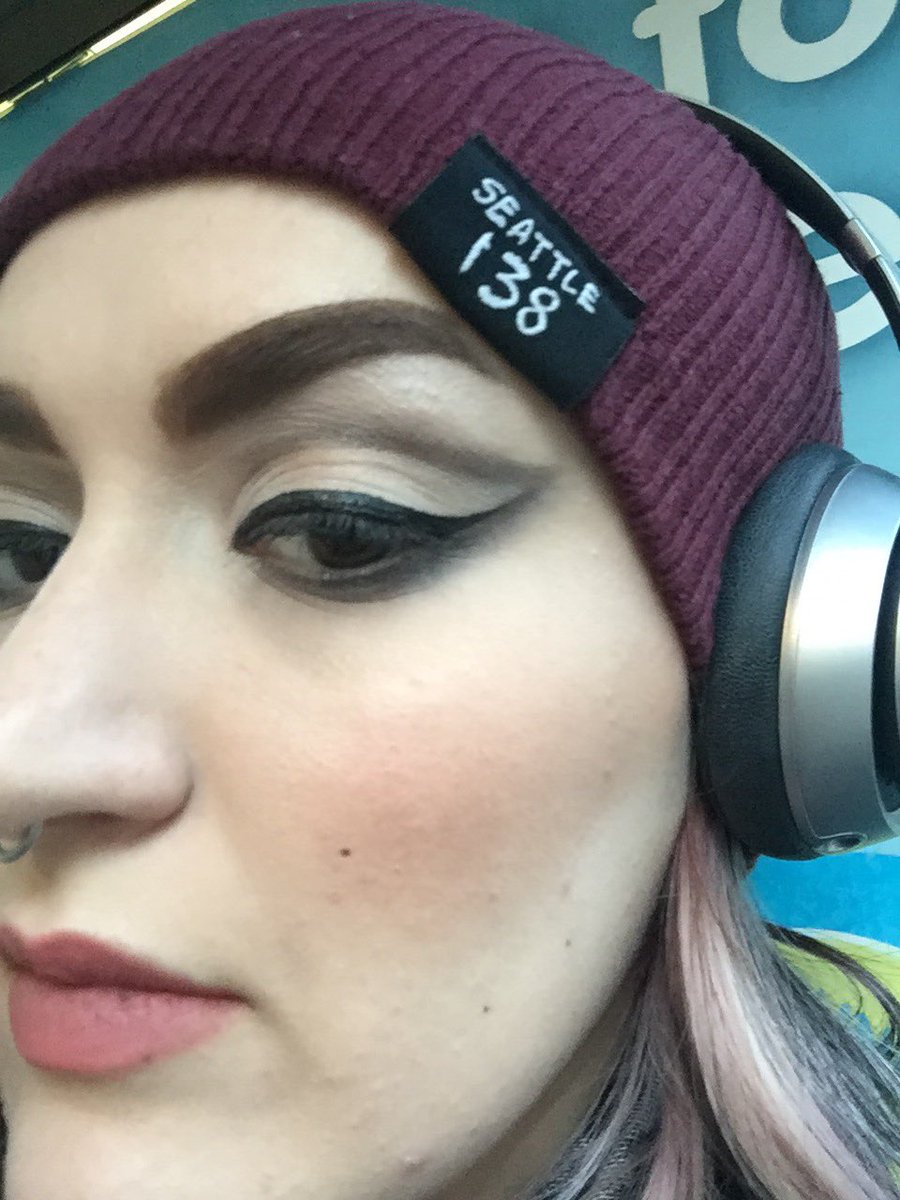 SeductiveRogue's tweet photo. I can just about manage to do a #creasecut but my Lord it was time consuming #NyxCosmeticsID https://t.co/l4XdLDp8iH