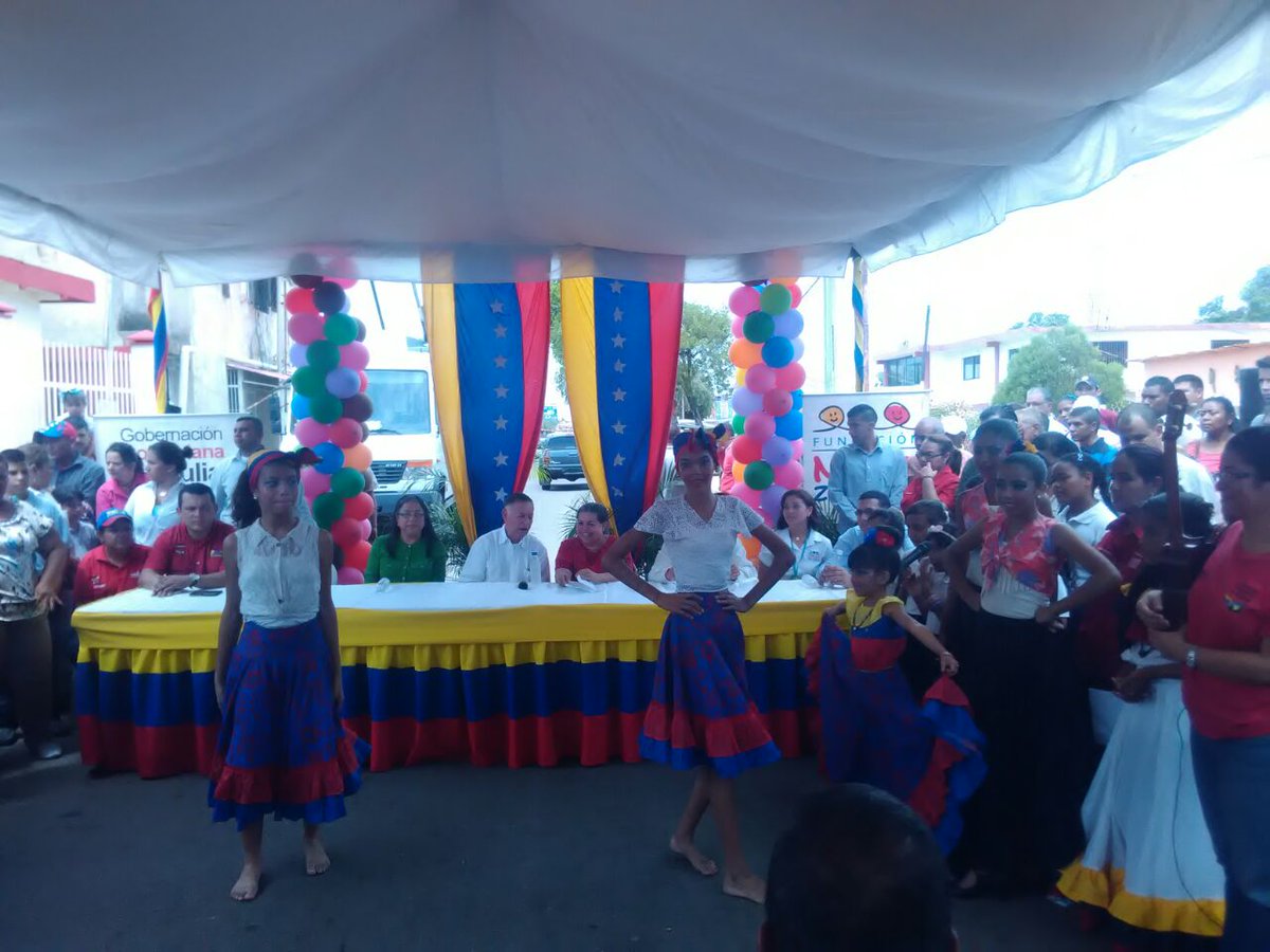 PanchoArias2012's tweet photo. Agradecemos al Presidente @NicolasMaduro por la solidaridad permanente con el Zulia, construimos juntos el sueño de Chávez. https://t.co/FDtGpBYlNW