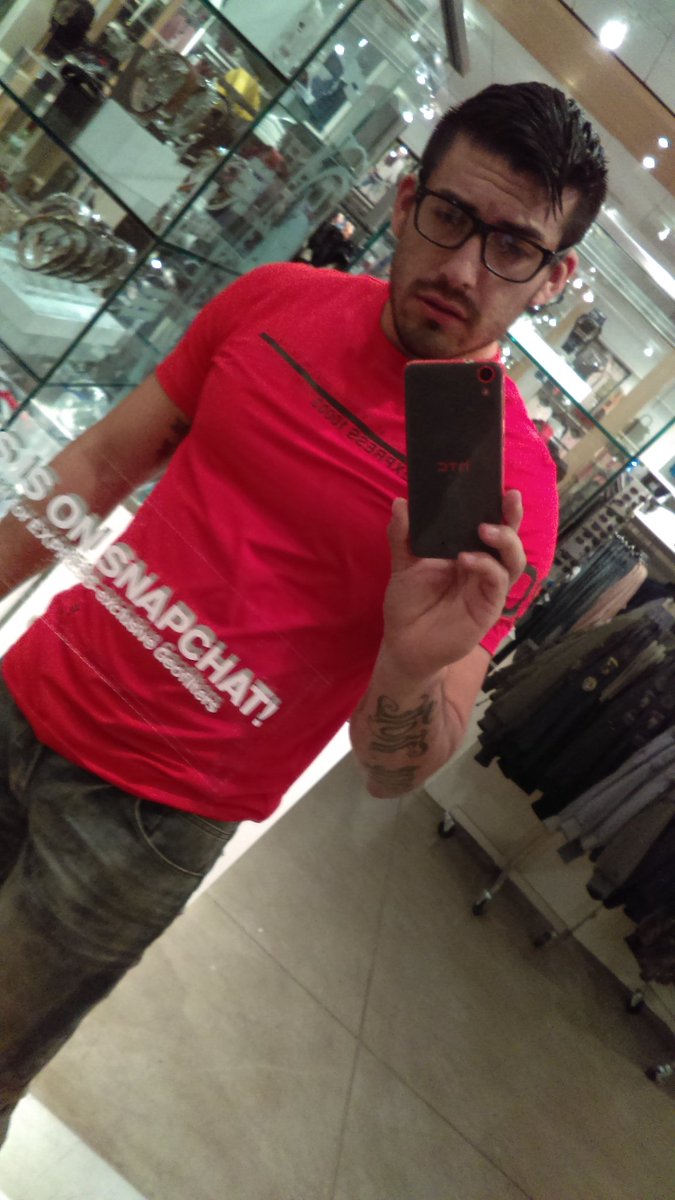 FallenForte's tweet photo. It's October 3rd #MeanGirlsquotes #Express #expressjeans #expressmen #expcore #helloeverybody https://t.co/wuys3ef6IE