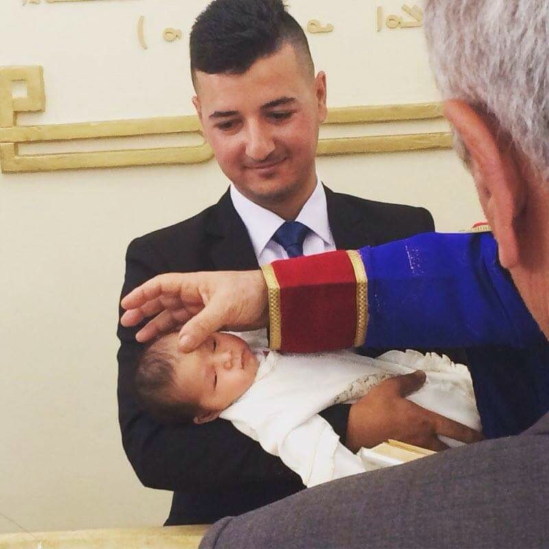 SOSCdOrient's tweet image. Les #volontaires de #Jordanie au baptême du petit Sam fils de Salam traducteur et ami de l'association!#enfantdeDieu