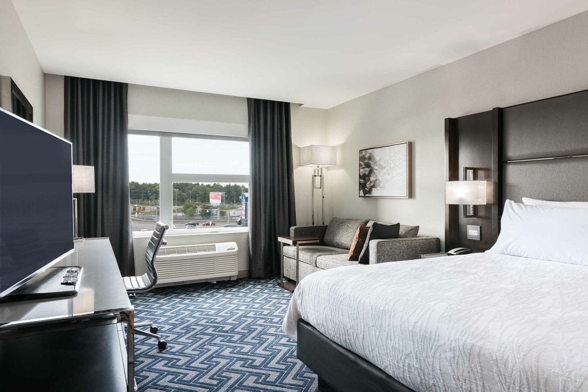 PatriotPlace's tweet photo. An interior sneak peek ๐ of the NEW @HiltonGardenInn! #OpeningFall2016 #ConstructionUpdate https://t.co/Lq79Z9dDnc