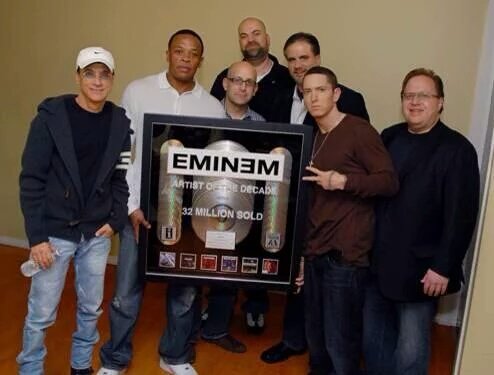 Justmojiarmy's tweet photo. EMINEM
173M Albums WW 
15 Grammy
1 Oscar
10 #1 Albums
4 Diamond awards
Best selling artist of 2000s
1st 60M FB likes https://t.co/dyXEMCv6Ro