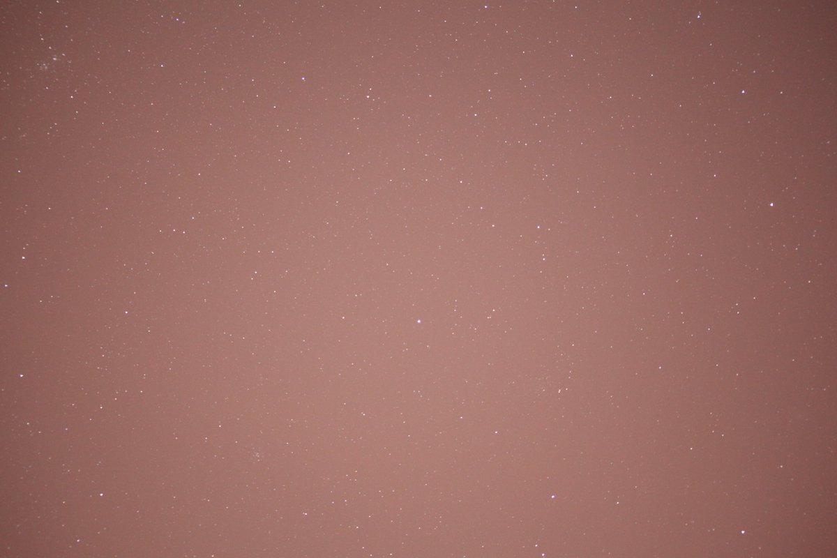 beingthere's tweet photo. It was clear last night, here's an unprocessed 15sec pic from heavily light polluted #Birmingham #skyatnight #Astrophotography #LotsOfStars https://t.co/53PYbvZtJ9