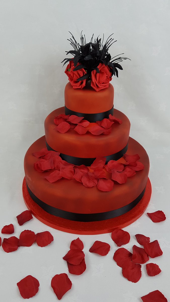 Another fantastic fake cake. Not sure about the 'fake' then why not ask us and see how we can save you money on your wedding day