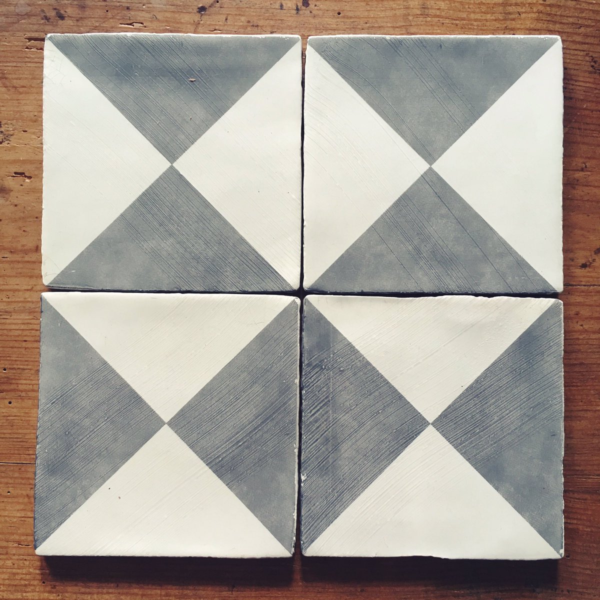 Very happy to have discovered these lovely tiles from <a href="/BertandMay/">Bert & May</a> hellowalls.co.uk/houseandhome/s…