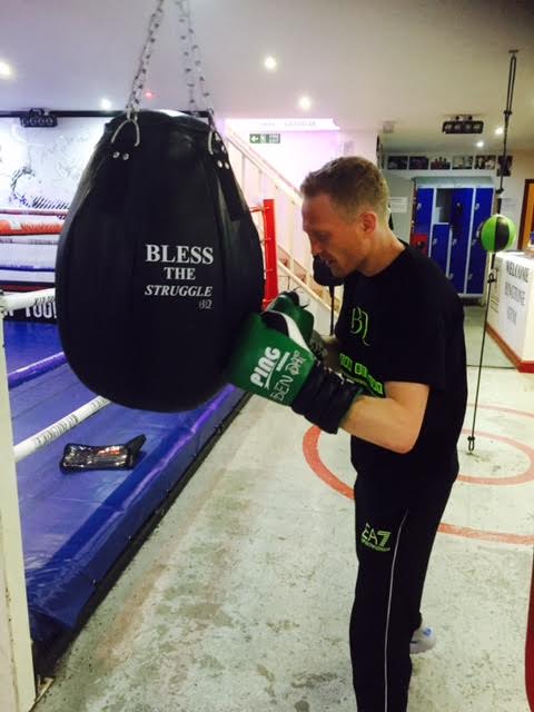 pingboxing's tweet photo. Super Sparing Gloves Used by @benday32 at @RingtoneGym
All sizes available with custom printing.
#boxing #fitness #ringtonegym #pingboxing https://t.co/wktoroAfNR