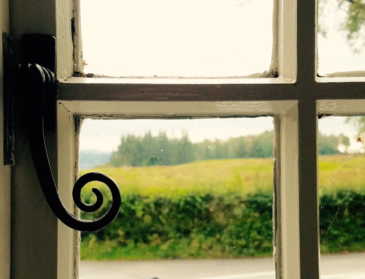 HorseAndKettle's tweet photo. English Countryside #photography #England #countrywindow https://t.co/i0WREHtBOx