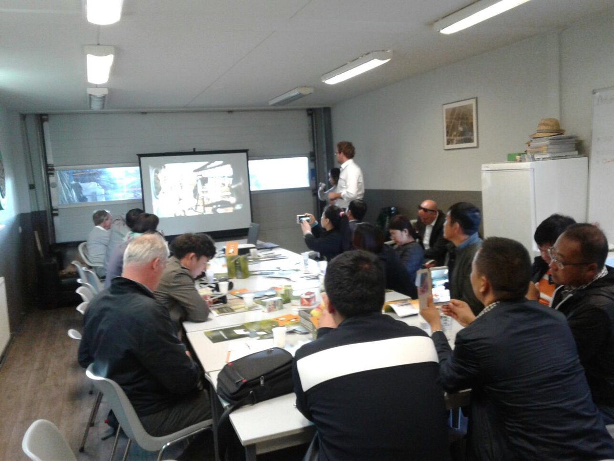 Vandaag bezoek gehad van Chinese kwekers. Leuk om te doen! #boomkwekerij