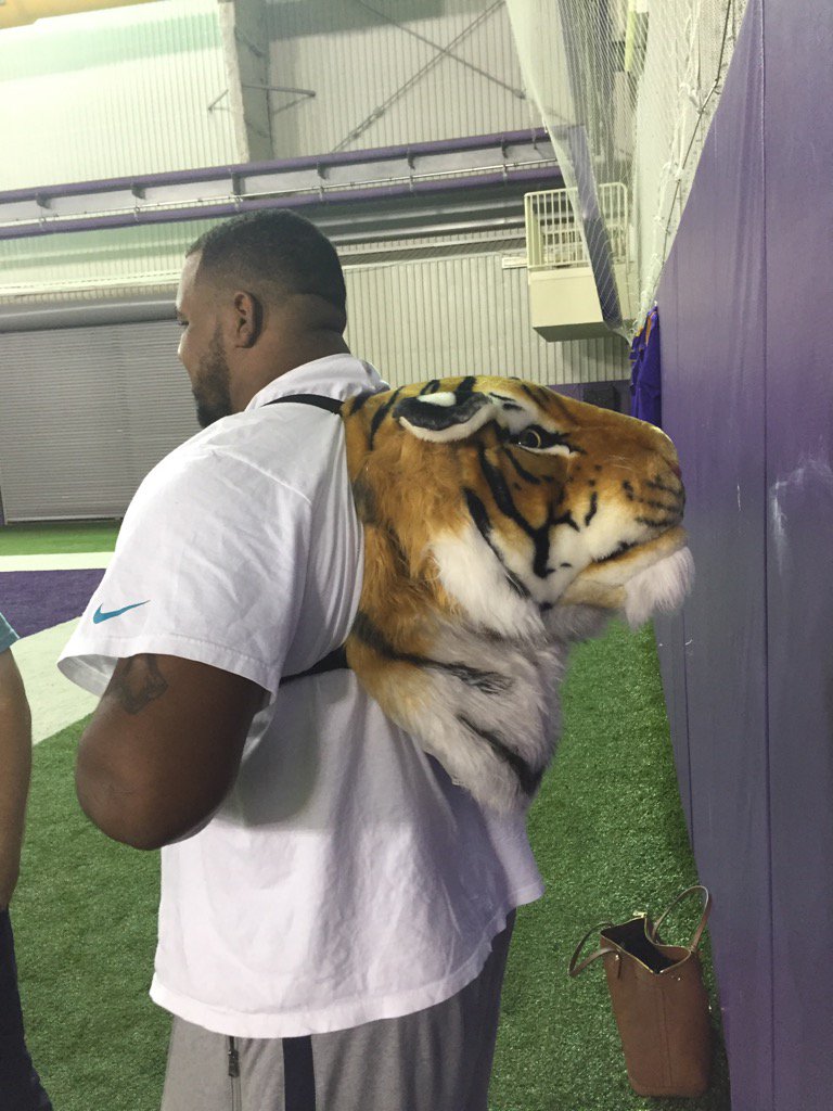 LeslieSpoonWWL's tweet photo. This is awesome!! RT @RossDellenger: Josh Boutte #BackpackGame. #LSU https://t.co/Nfi7deDYzx