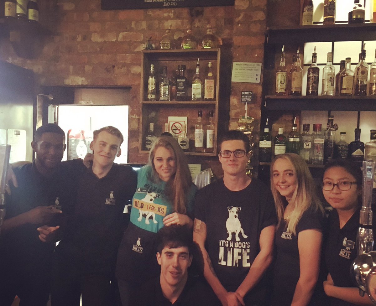 theparcelyardSB's tweet image. The team are ready to welcome @LeicsFreshers on tonight&apos;s Bar Crawl 🍺🍷🍹 #Freshers2016 #Leicester #studentlife #barcrawl