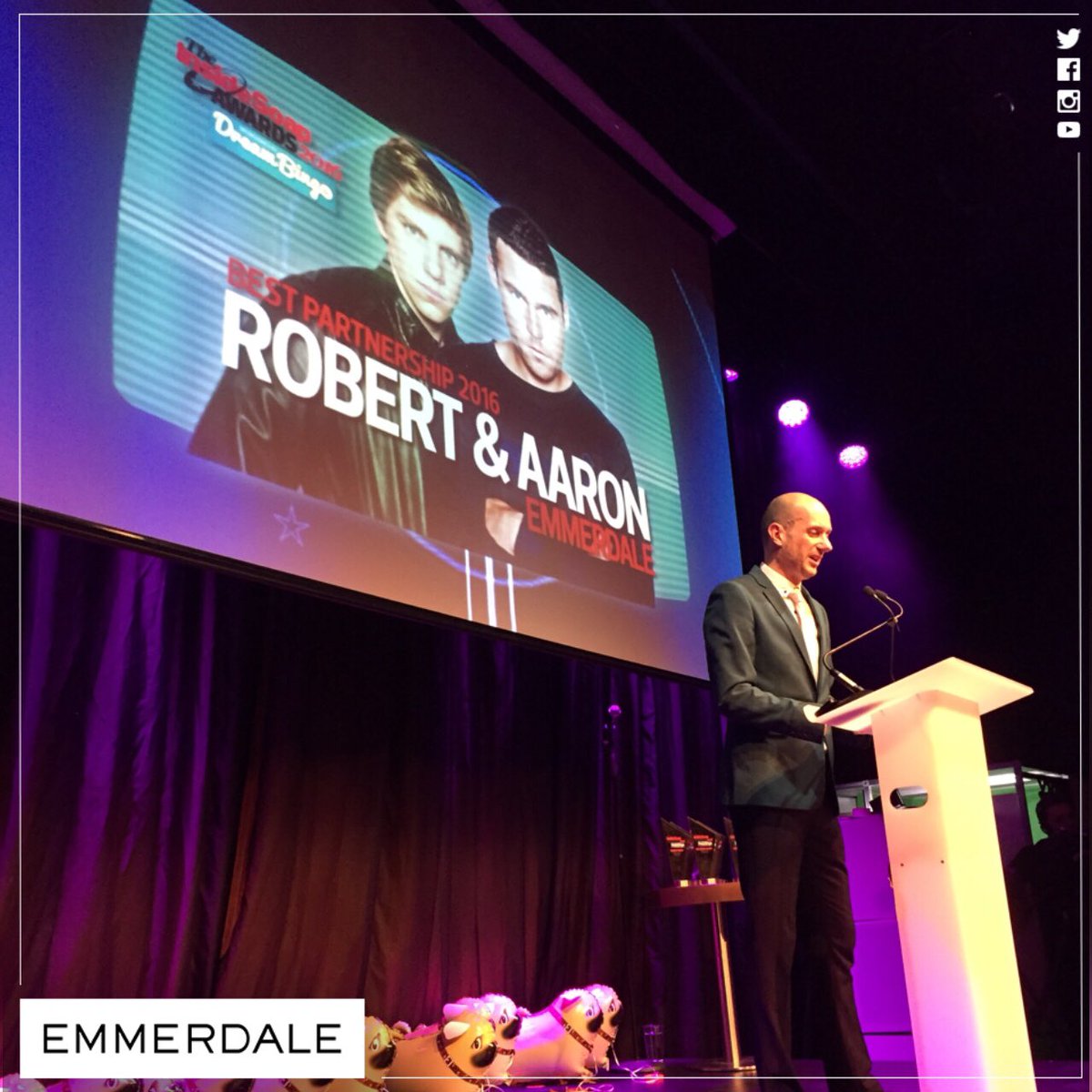 emmerdale's tweet photo. The moment #Robron won Best Partnership at the @InsideSoapMag Awards! Well done Ryan Hawley and @DannyBMiller #Emmerdale https://t.co/Y7JF28vli9