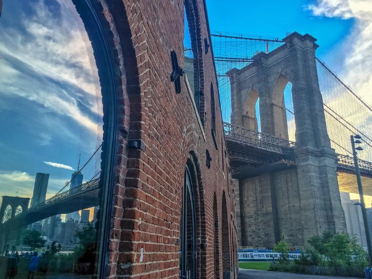 empirestoresnyc's tweet photo. We're excited to join the #BrooklynTechTriangle! What's your favorite thing about DUMBO? 📷 : @VantagePointNYC. https://t.co/xVC4hFxQjq