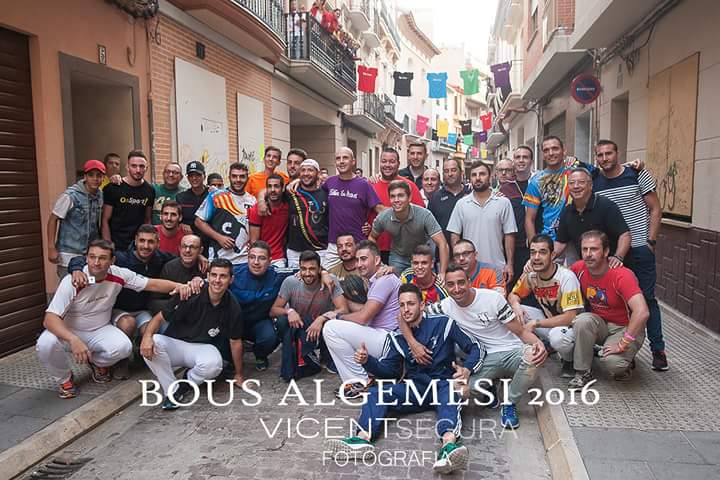 Miles de kilómetros por segundos de adrenalina... Miles de kilómetros por amistades de por vida... El toro une!!! #SÍALTORO #SÍALAFIESTA