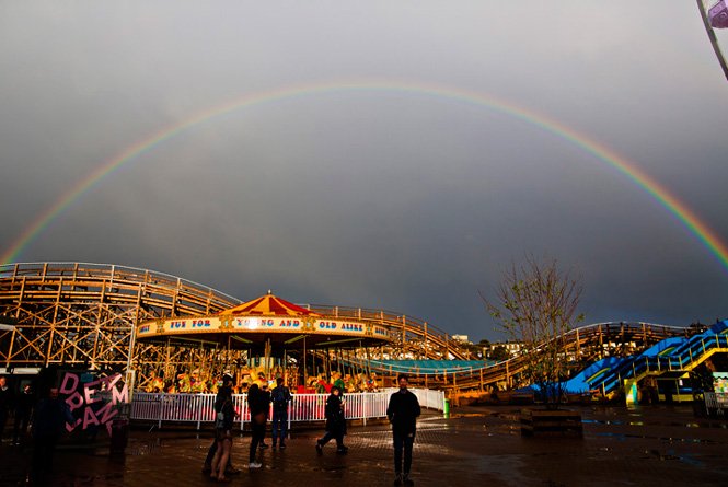 LoudAndQuietMag's tweet image. Wild Beasts, Super Furry Animals, Jarvis Cocker at a renovated theme park in Margate - By The Sea reviewed buff.ly/2dpRV4z