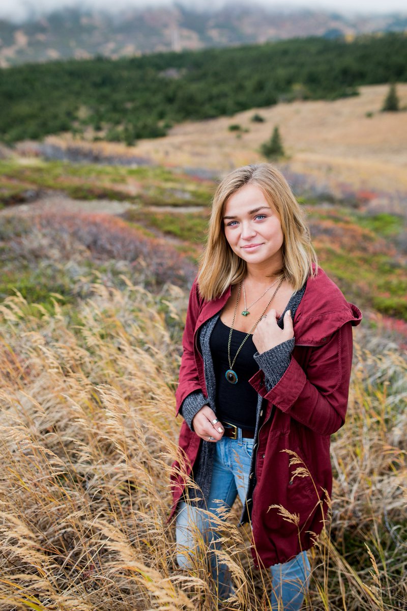 AndreCHorton's tweet photo. Fall colors. Summer smiles. Izzy rocked it! #Seniors2016 #Wolverines #drefoto https://t.co/yKT84ItX6W