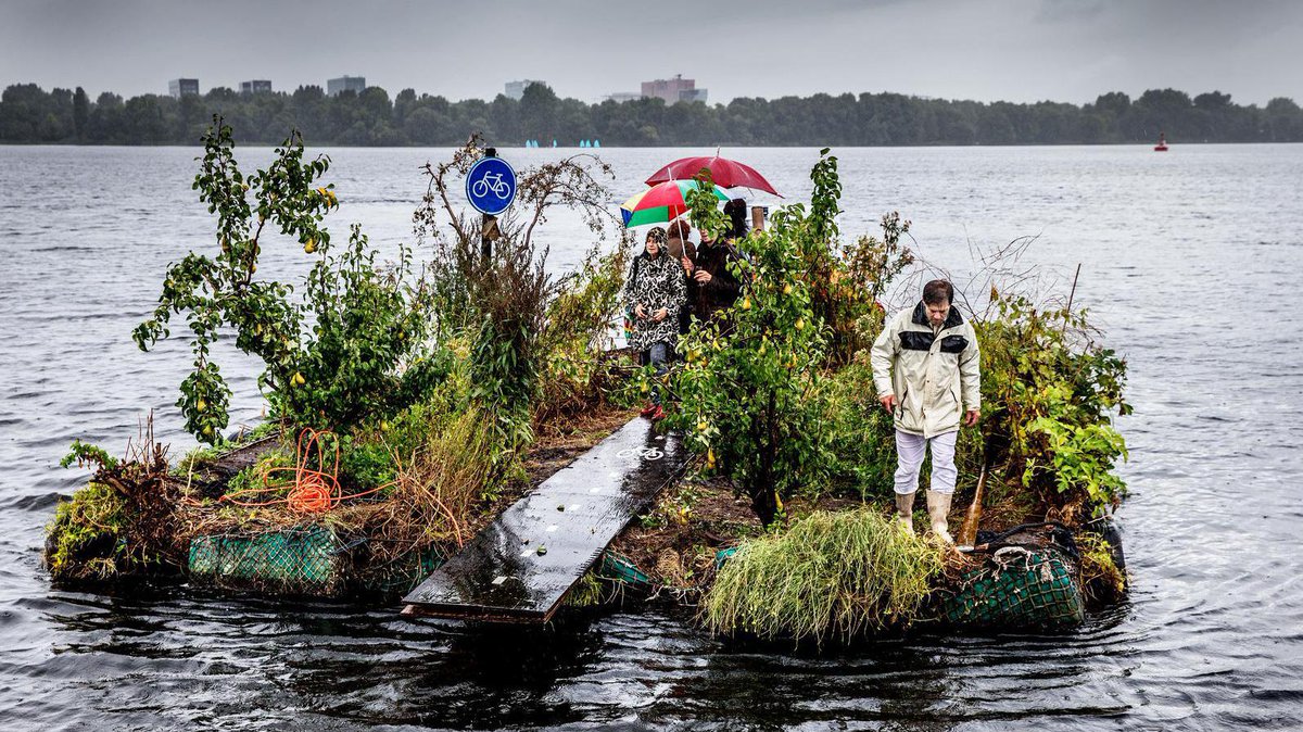 victorien (@koningsberger) on Twitter photo Heen en weer over de Nieuwe Meer. Bospont <a href="/nieuwenmeer/">Nieuw en Meer</a> voor bereikbaarheid, tegen een hotel. parool.nl/amsterdam/bosp… foto Jean-Pierre Jans Heen en weer over de Nieuwe Meer. Bospont <a href="/nieuwenmeer/">Nieuw en Meer</a> voor bereikbaarheid, tegen een hotel. parool.nl/amsterdam/bosp… foto Jean-Pierre Jans