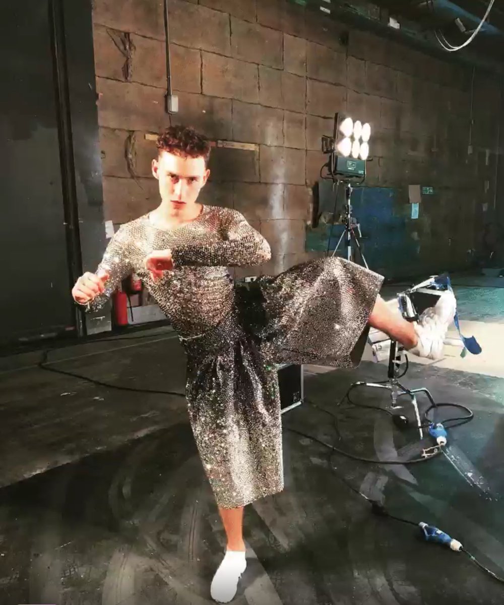 LegsofOllyYears's tweet image. Meteorite legs 👌🏻 @alexander_olly @yearsandyears