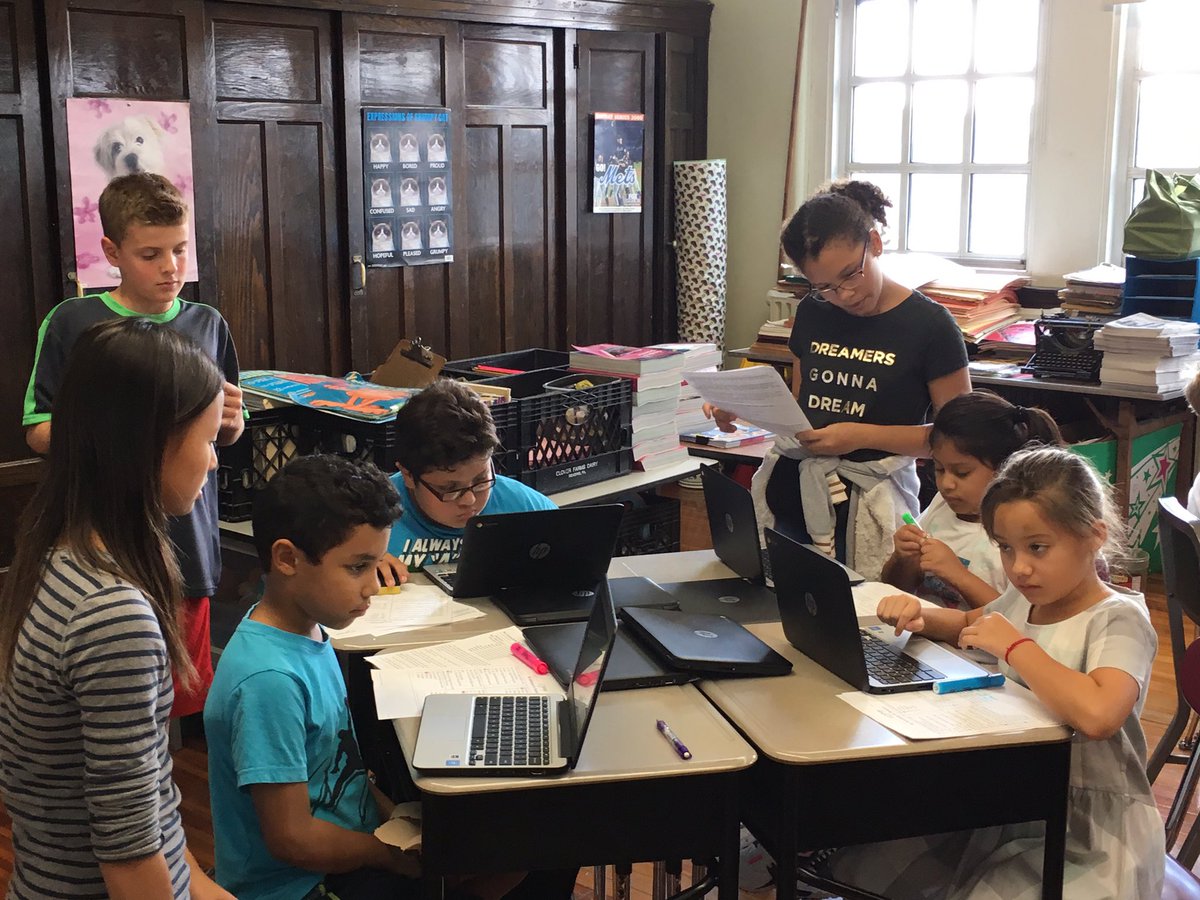 MsSchneider44's tweet image. TRS 6th graders collaborating with 3rd graders on the meaning of respect! What a great experience! #weekofrespect #weeworktogether #weecare