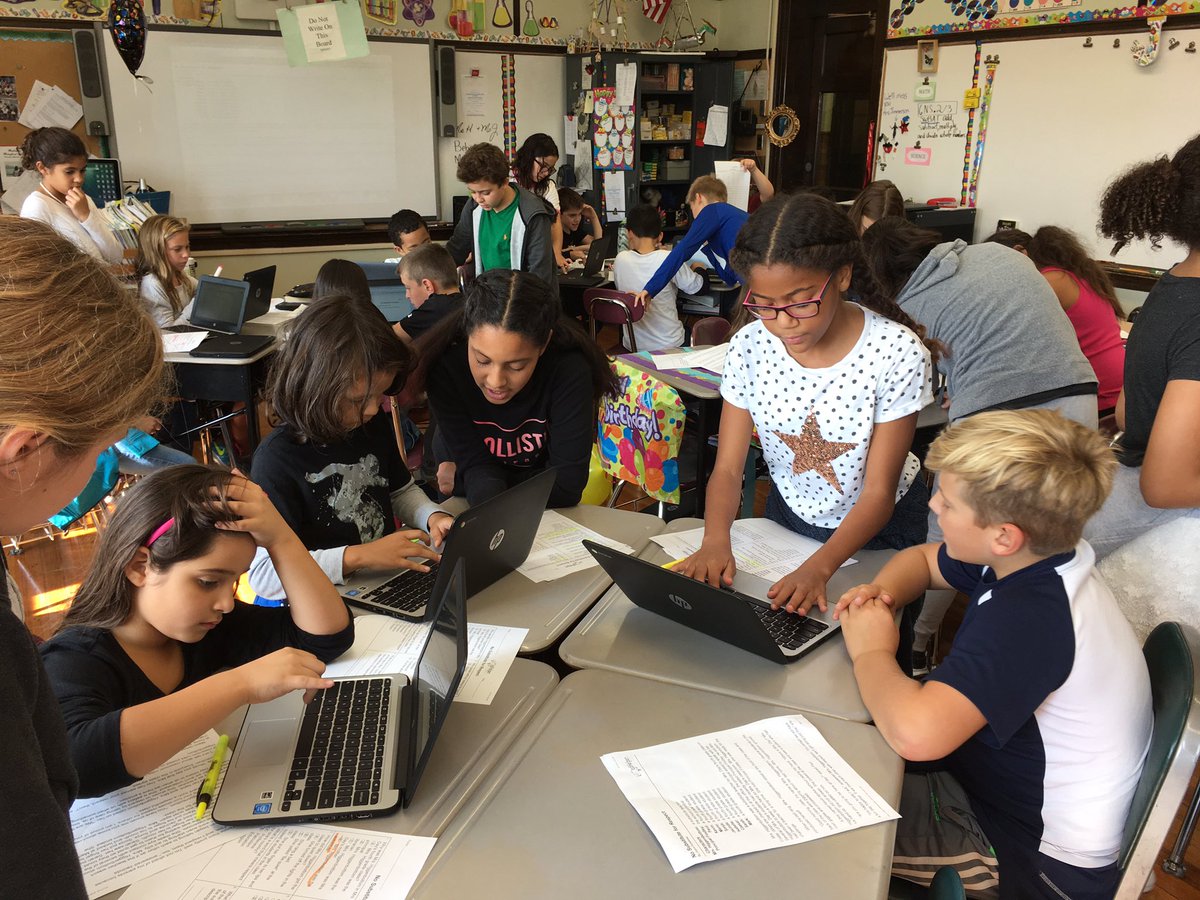 MsSchneider44's tweet image. TRS 6th graders collaborating with 3rd graders on the meaning of respect! What a great experience! #weekofrespect #weeworktogether #weecare