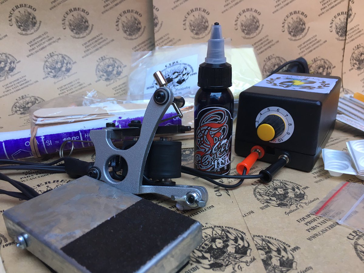 Avechucho7's tweet image. Tattoo kit