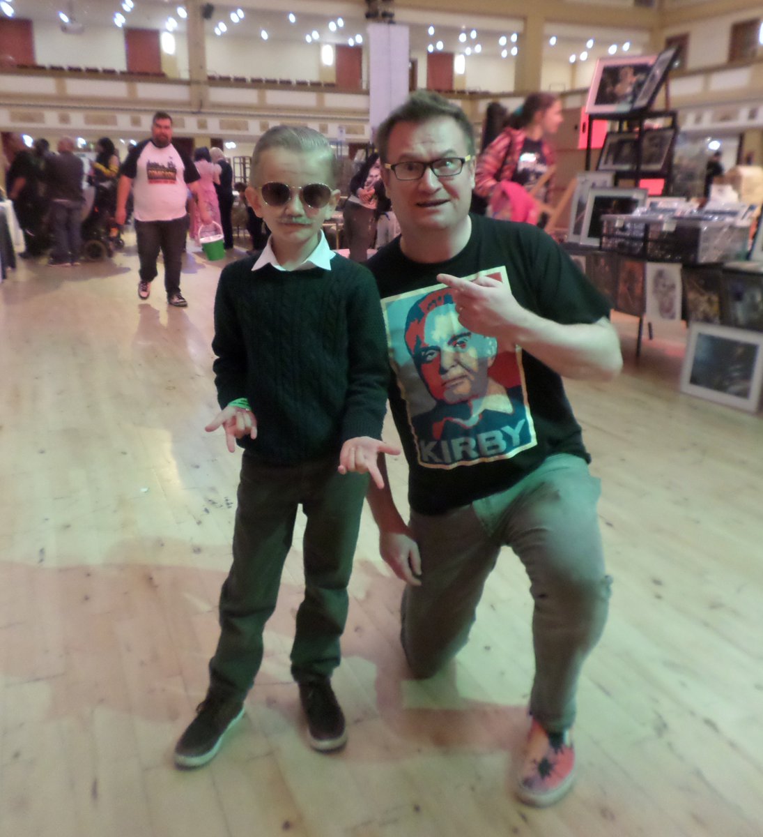 russell_payne's tweet photo. #StanLee & #JackKirby back together again. Sort of.
I met #MiniStanLee at #BridlingtonComicCon yesterday while wearing a Kirby t-shirt.... https://t.co/eOPIAieKRM