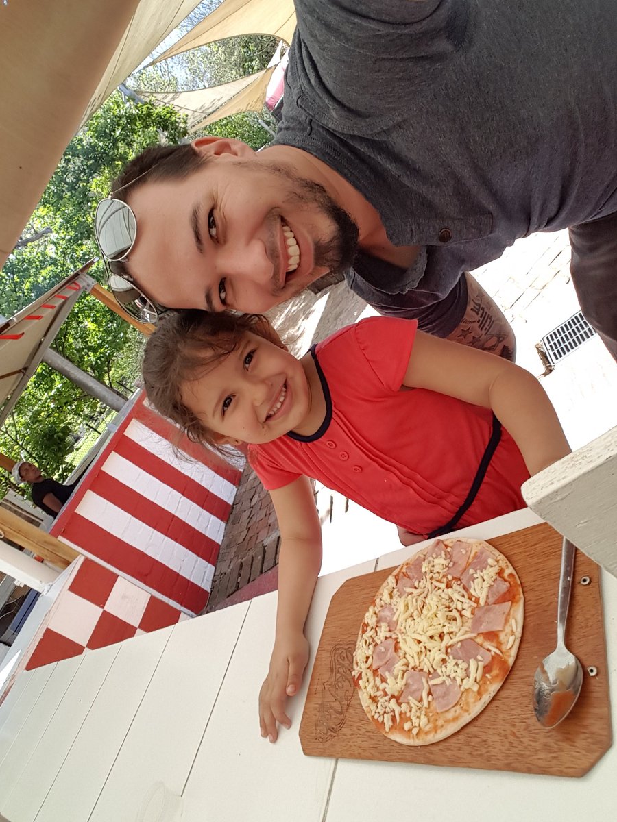 Birkieboy's tweet photo. Love my little girl #familytime https://t.co/MYkmT2FelA