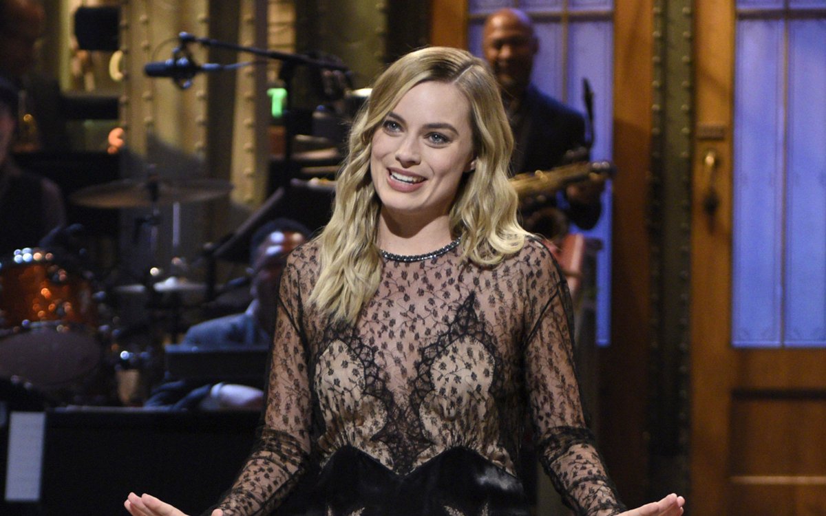 HIGH_TIMES_Mag's tweet photo. The only thing better than her monologue was her dress!

 @MargotRobbie Opened ‘SNL’ Wearing Cannabis Couture 
https://t.co/v8wC66tnDD https://t.co/D1E7PRpNKF