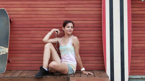 Nulled_Warez's tweet photo. a #Girl With #Longboard, #Mp3 #Player - #ADcour #Beautiful #Beauty #Cappuccino https://t.co/Lzve9dzoDL https://t.co/9U1uSNN8fg