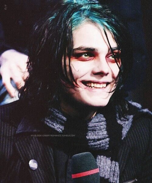 Alright, here goes an attempt at bringing back an old account!

- Pet!Gerard
- All about that BDSM
- Pansexual
- v descriptive

RT, please?