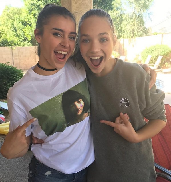 maglybisbi's tweet photo. What an inseparable pair ! π₯β¨πππ΅π@maddieziegler @KalaniHilliker #Malani #AZtime #NostalgicForThePresentTour #kalanidriver #MotivationMonday https://t.co/OU8VpEPJyx