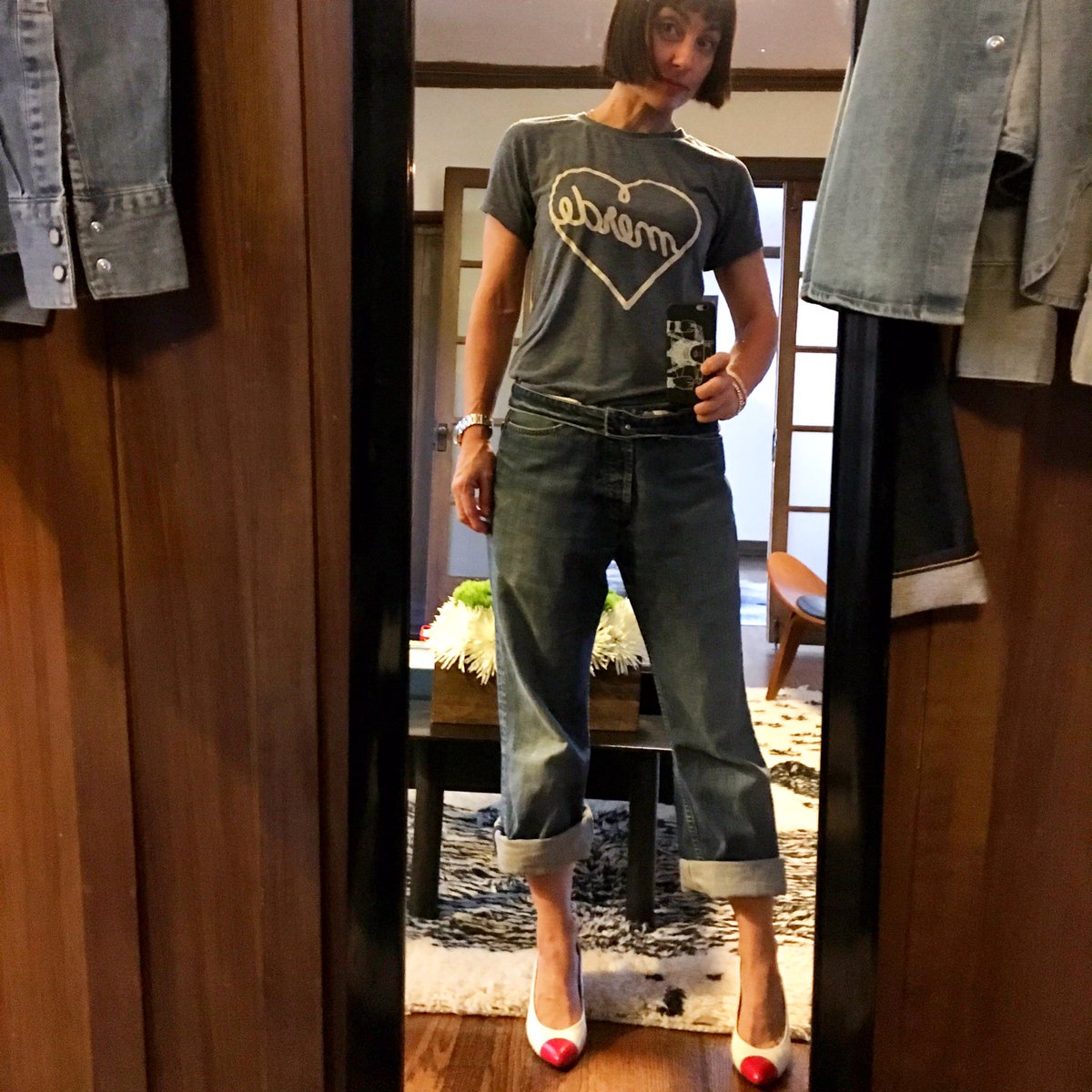 ConstanceZimmer's tweet photo. #MondayBlues made better with a jeans fitting @LEVIS as I try to make the rolled over waistband a new trend! https://t.co/nvrPjhySTD