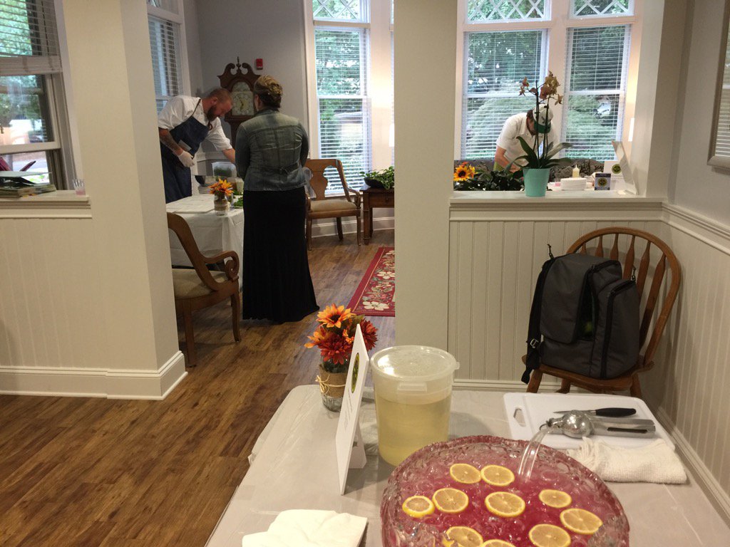 Bobthebartender's tweet photo. Serving dinner to @HHoC with @pcg_charlotte tonight! @HeritageWXW @BlockandGrinder @Passion8clt @Oscar_La_Fuente https://t.co/cktUjnR443