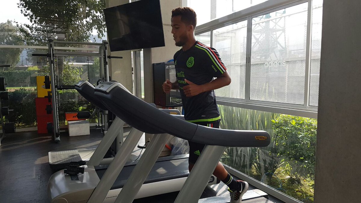 miseleccionmx's tweet photo. Miren quién llegó... 😉

#RendirseJamás https://t.co/4aBeSOXu2j