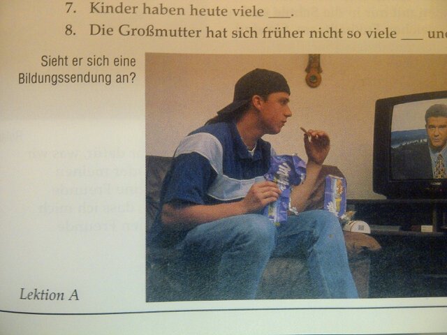 kpurl89's tweet photo. From my German textbook. One has to know a little about German sweets to laugh at this... #soviel @MeetTheGermanz https://t.co/jhb7rsOAOV