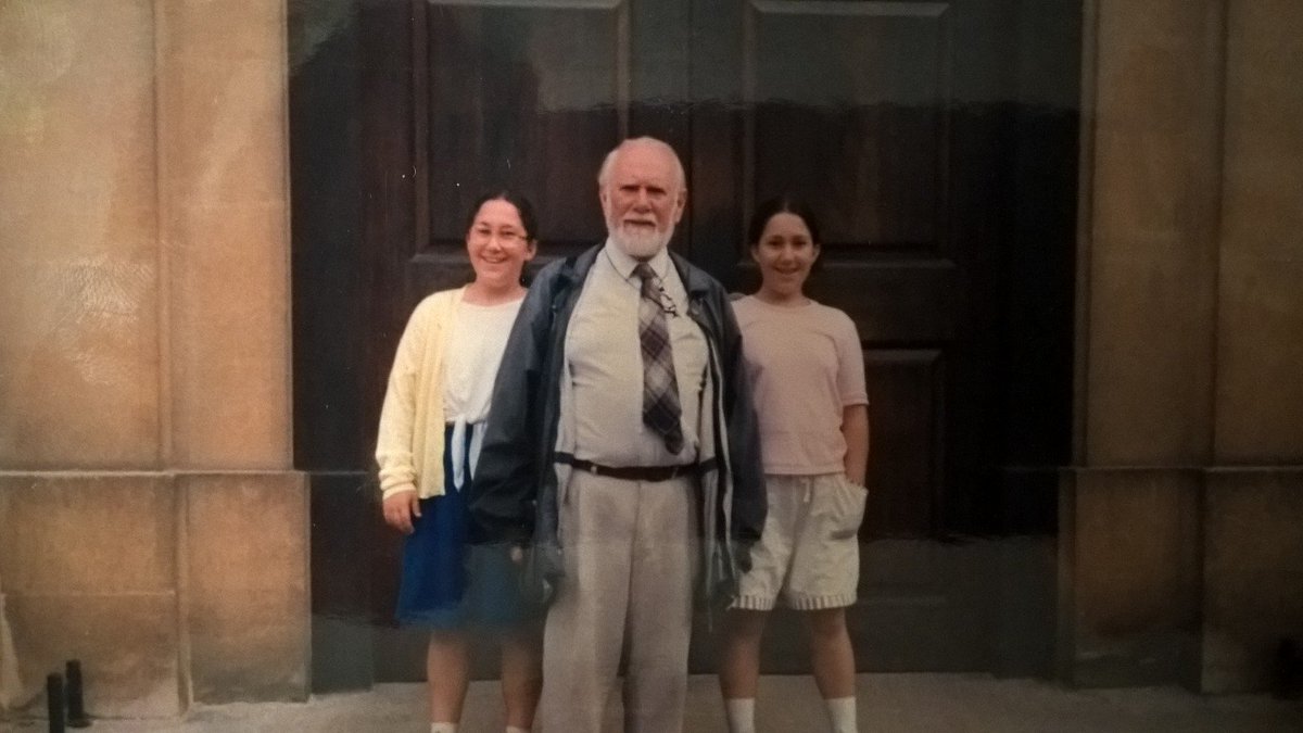 OldLampEnt's tweet photo. #Theyarewatching - the reason they invaded! @LuisaGuerreiro4 @ 12 years old dressing in the dark! https://t.co/UVJNikZnFh #scifi #lightprobe https://t.co/m65ZGt9gYZ