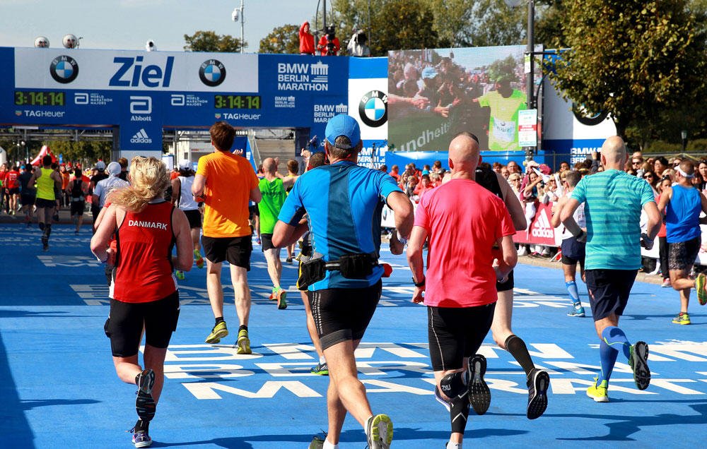 runnersworld's tweet photo. Here's a better marathon time predictor (your old calculator was doing it wrong.) https://t.co/sFVlA2W7b0 https://t.co/xGEWAQgA3L