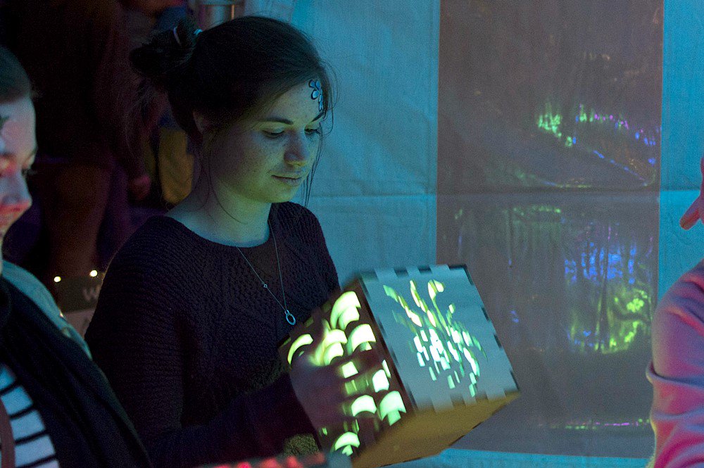 EyesOnWindsor's tweet photo. Here's 9 Photos From @CityWindsorON's #waves2016 Festival #YQG #IlluminatedArt https://t.co/GTkj7rP1WO https://t.co/HKb4lMzrtg
